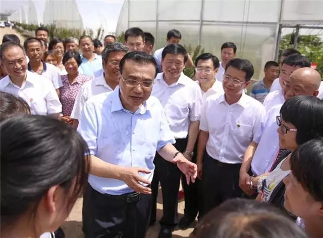 李克強(qiáng)總理冒酷暑考察陜西羊乳產(chǎn)業(yè)鏈，精準(zhǔn)扶貧項(xiàng)目
